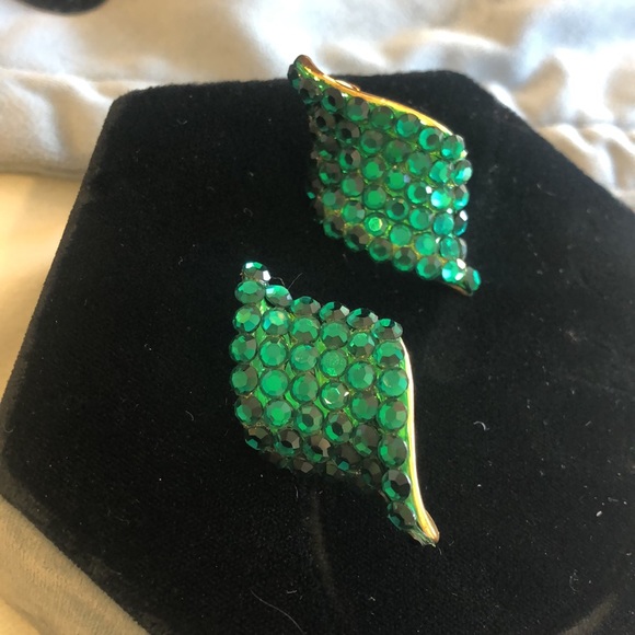 Emerald Green Austrian Crystal Vintage Clip on Earrings-Boutique - Picture 3 of 4